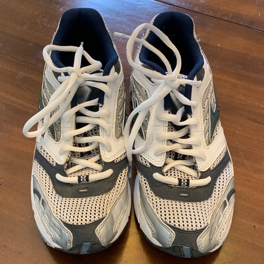 Mizuno Women’s White and Blue Athletic Shoes